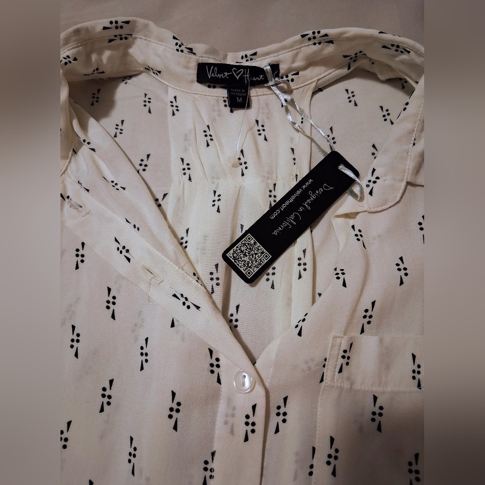 Velvet Heart Top, Size Med, NWT